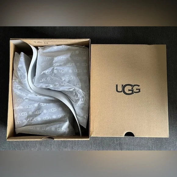 UGG Classic Femme Miniwedge Boots in Brown Size UK 4 (USA 6) NEW/NEVER WORN - Picture 4 of 8